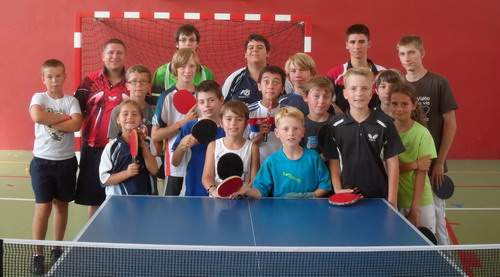 Les jeunes pongistes au gymnase Roger Milan<br> (Cliquer sur la photo pour agrandir)